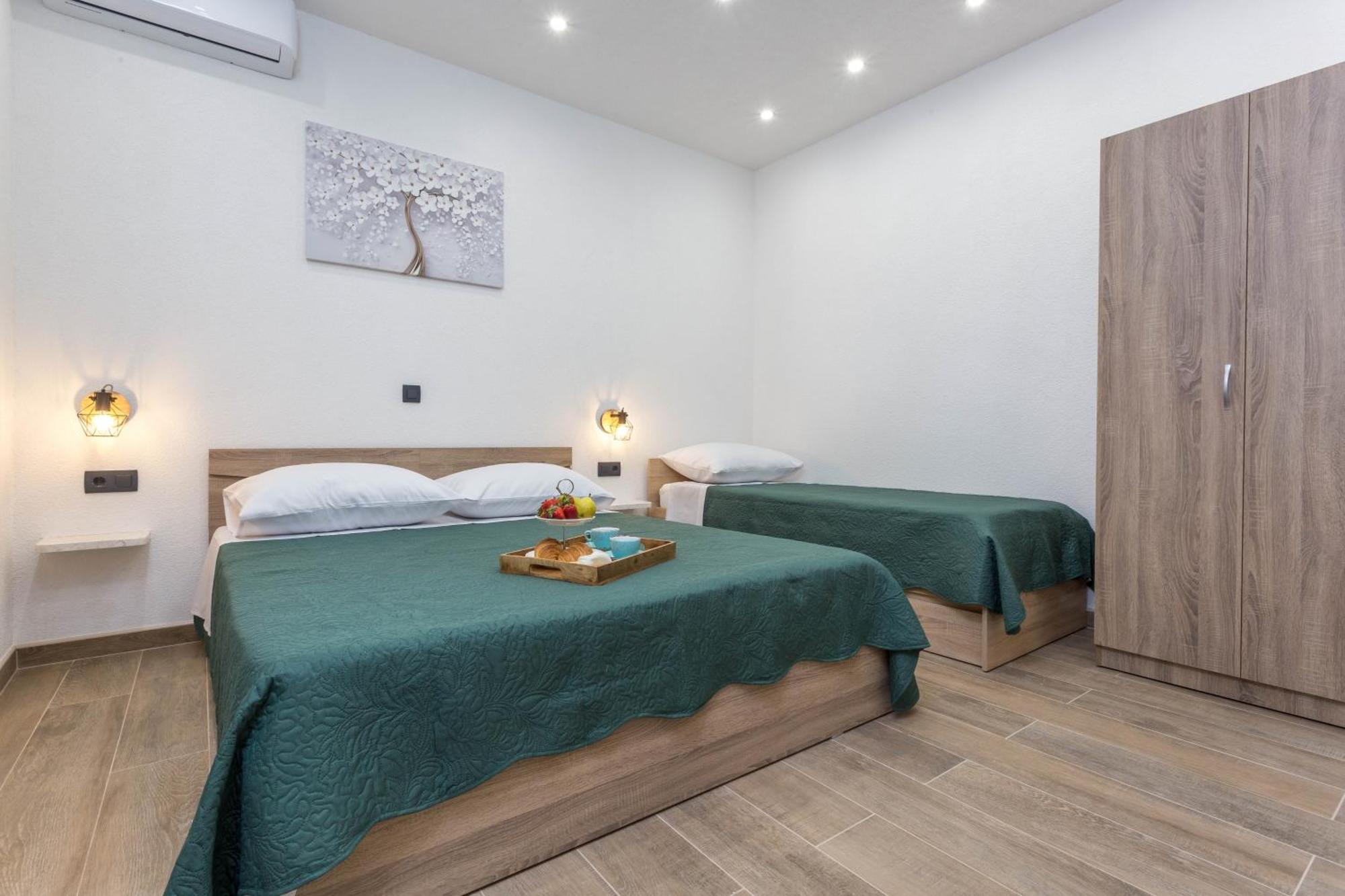 Apartment Zastupac 8761C ฮวาร์ ภายนอก รูปภาพ